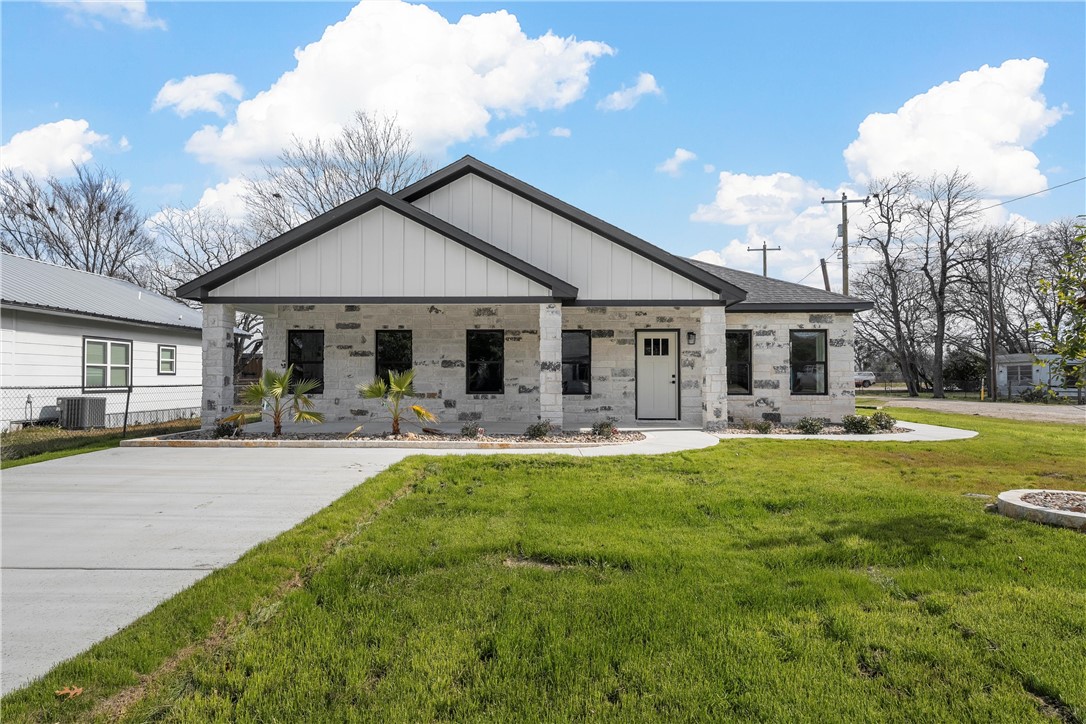 905 Ave E, Moody, Texas image 1