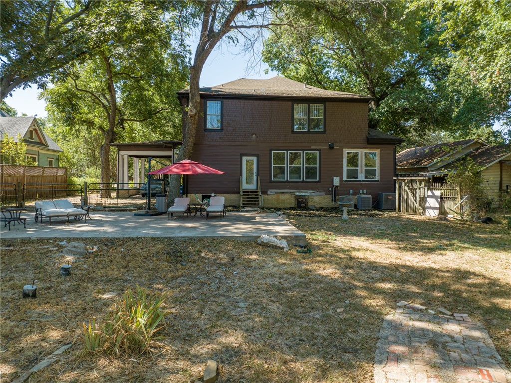 107 Corsicana Street, Hillsboro, Texas image 3