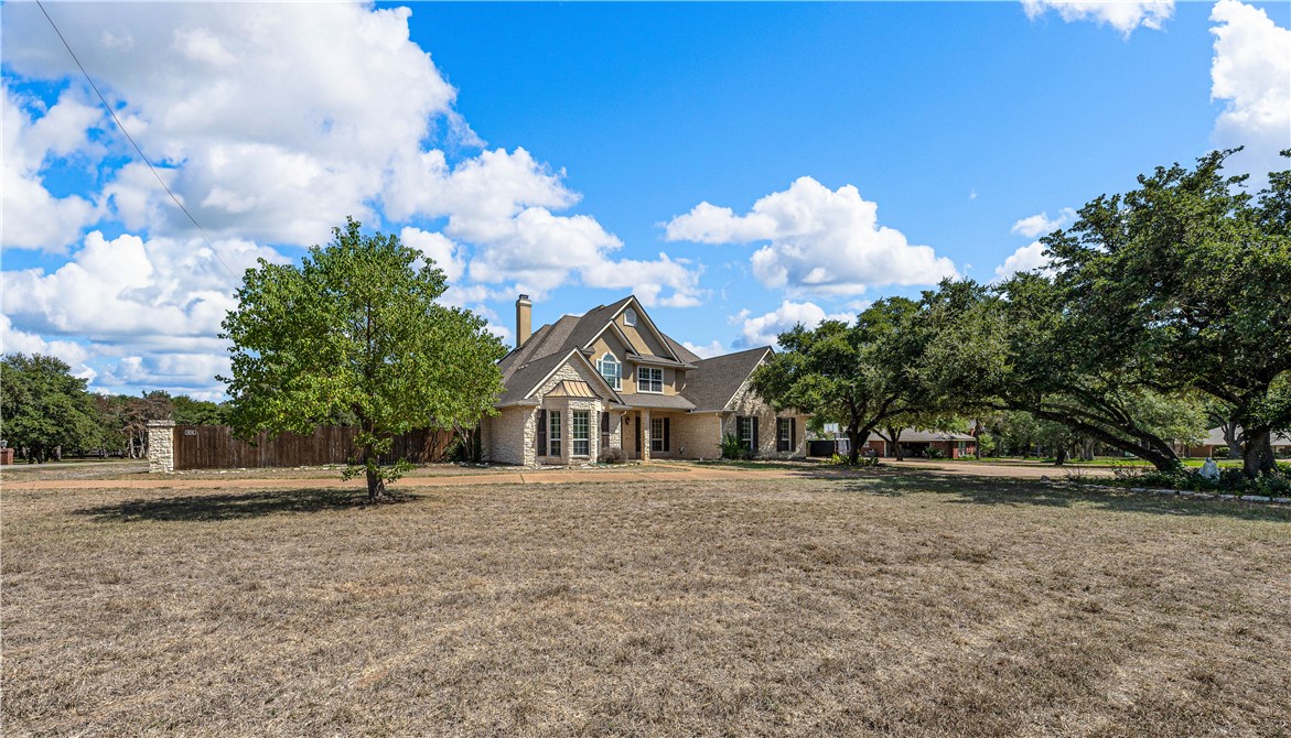 110 Woodbridge Circle, Crawford, Texas image 2