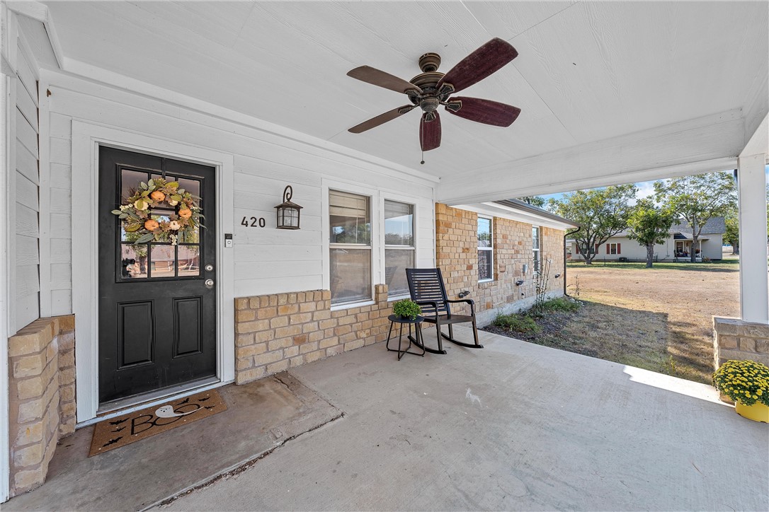 420 W 6th Street, Crawford, Texas image 3