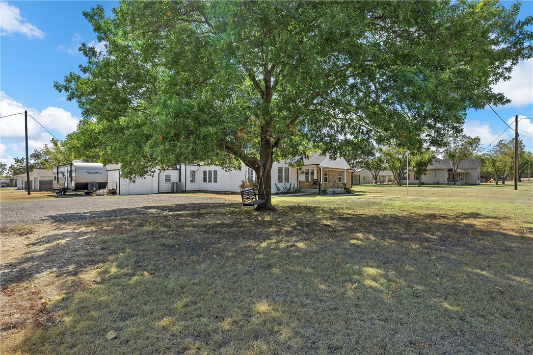 420 W 6th Street, Crawford, Texas image 5