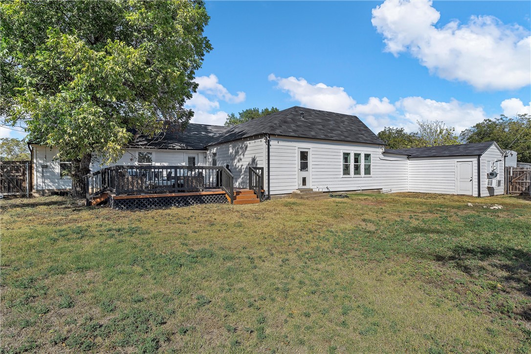 420 W 6th Street, Crawford, Texas image 33