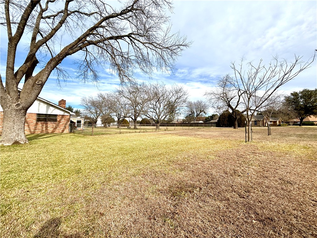 255 Cross Creek Road, McGregor, Texas image 4