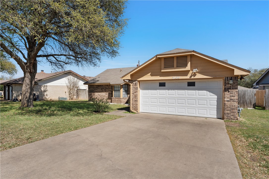2100 Ruidosa Drive, Woodway, Texas image 2