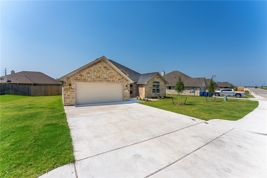 832 Agile Street, Hewitt, Texas image 1