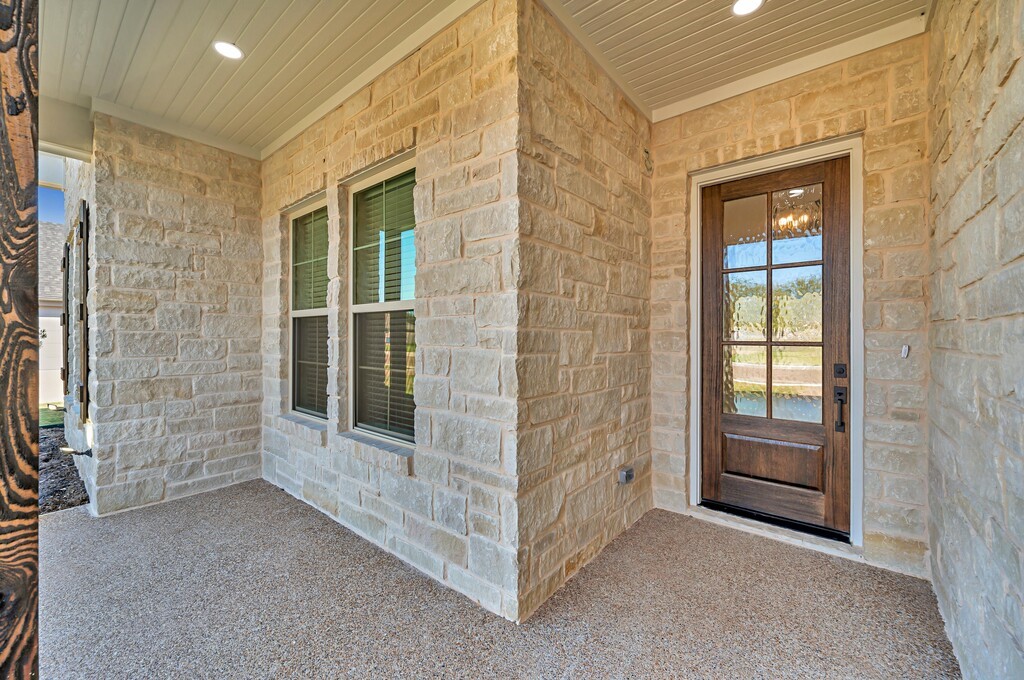 832 Day Star Drive, Hewitt, Texas image 3