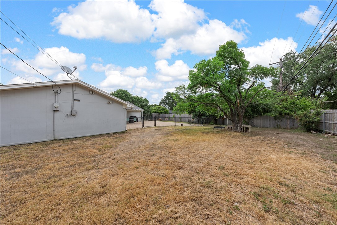 408 Wooded Crest Drive, Woodway, Texas image 32