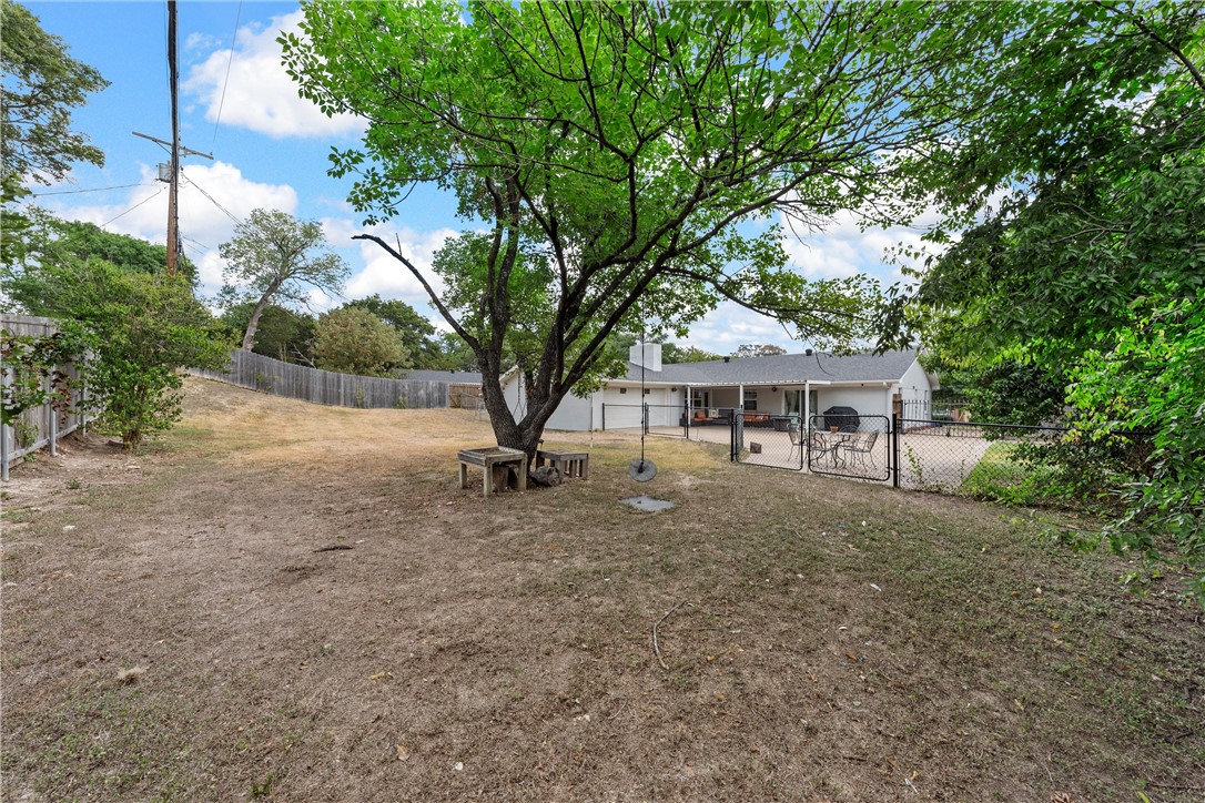 408 Wooded Crest Drive, Woodway, Texas image 31