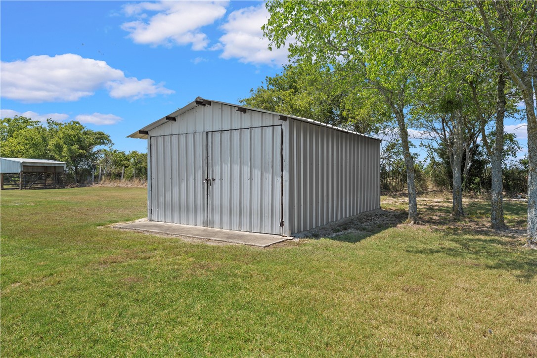 3433 W Tours Road, West, Texas image 35