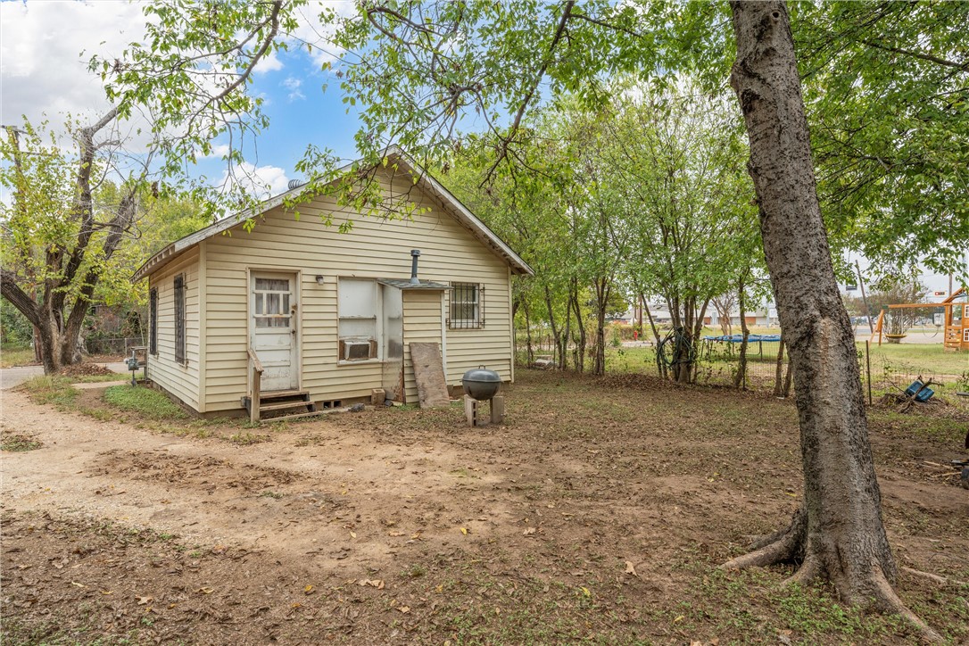 2207 Behrens Circle, Bellmead, Texas image 9