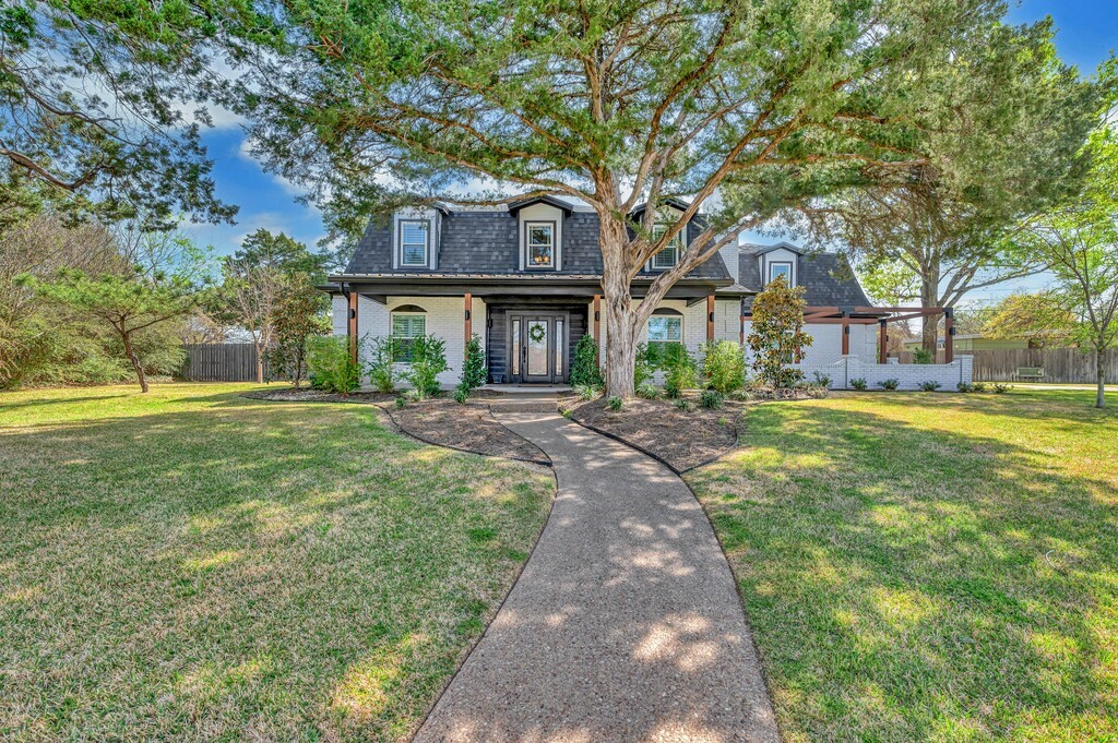 903 Arlington Drive, Woodway, Texas image 2