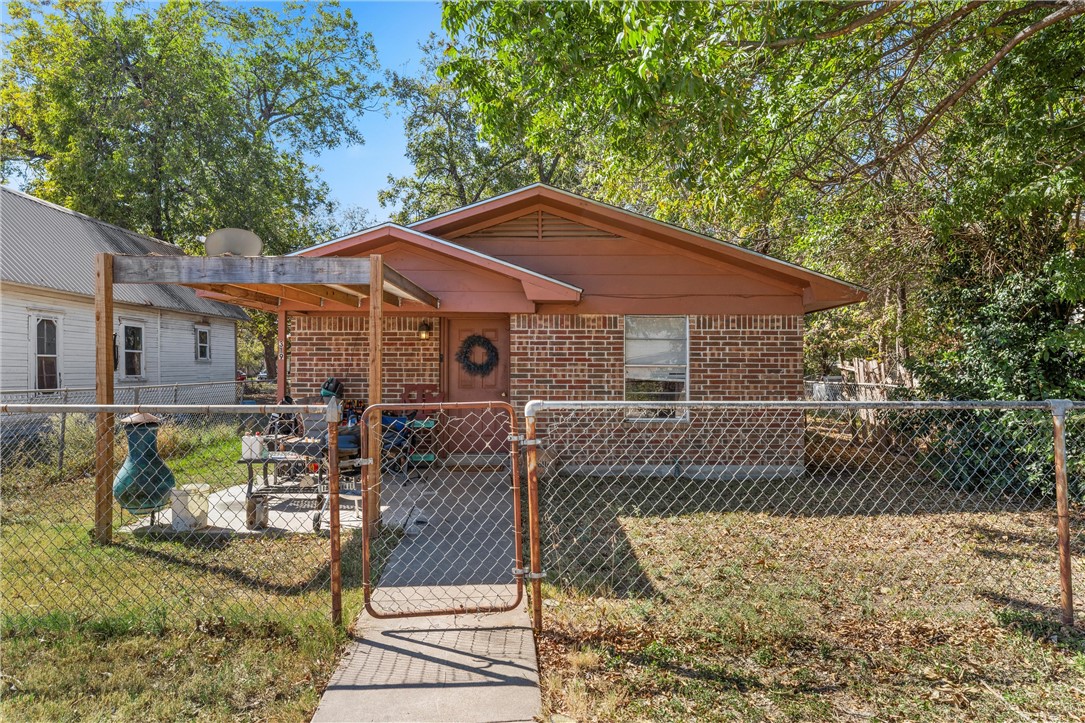 319 S Avenue D, Clifton, Texas image 1