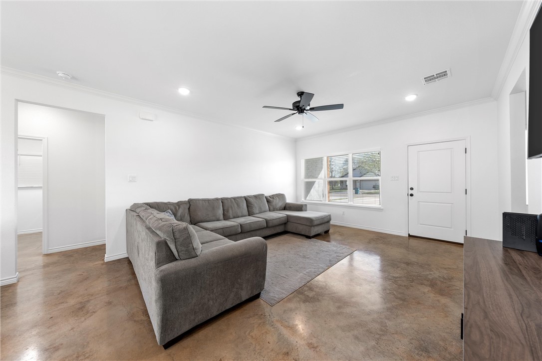 113 Garfield Street, McGregor, Texas image 4