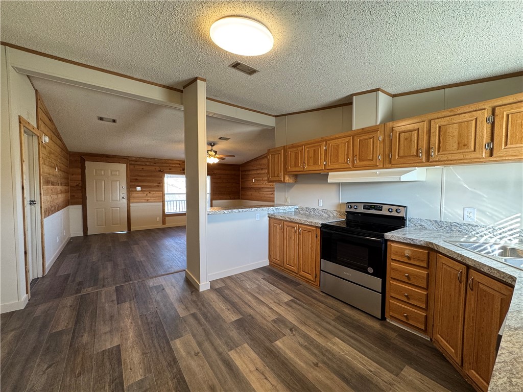 1210 Water Tower Road, Axtell, Texas image 8