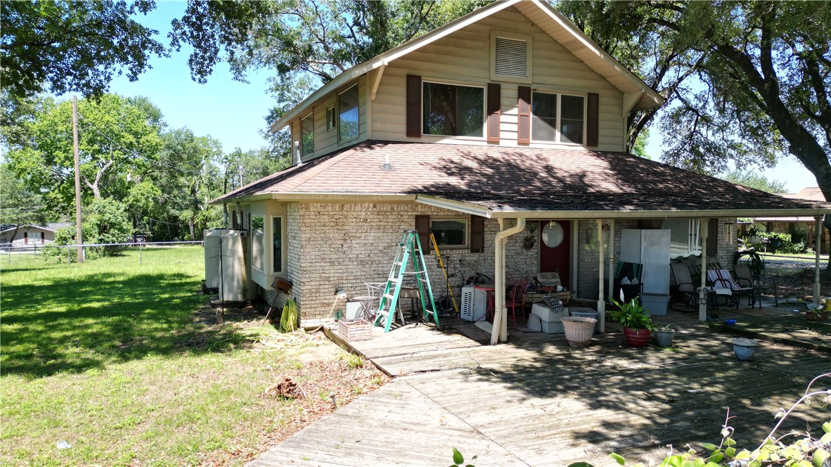 4 W Manning Lane, Madisonville, Texas image 2