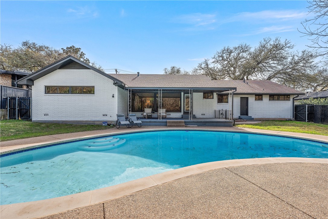 2309 Wooded Acres Drive, Waco, Texas image 1