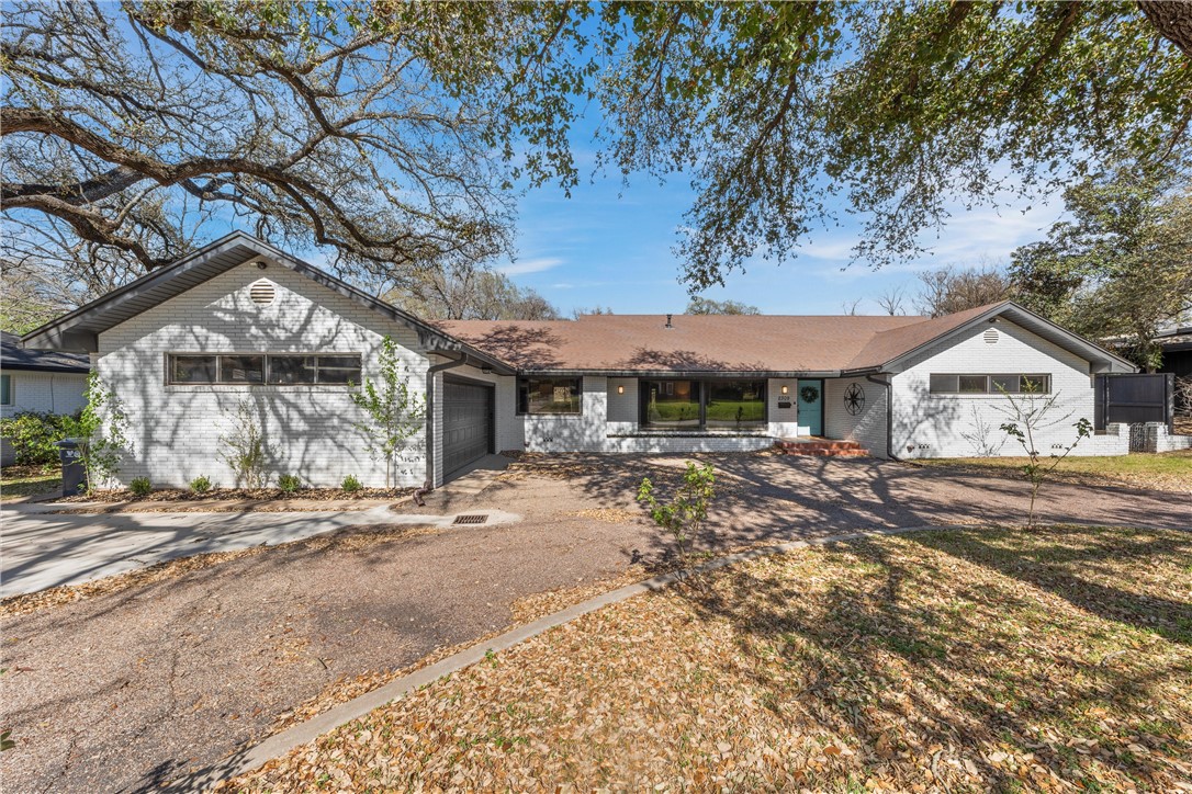 2309 Wooded Acres Drive, Waco, Texas image 3