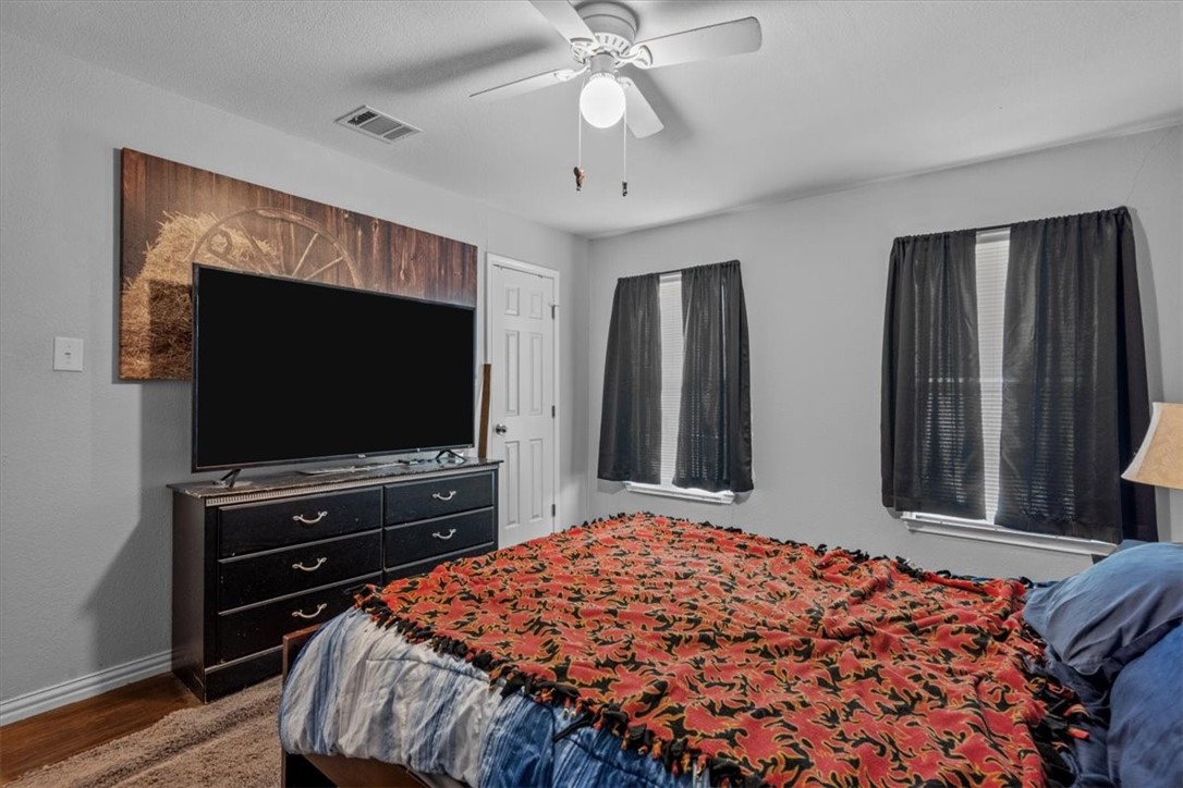 502 Bales Street, Cleburne, Texas image 15