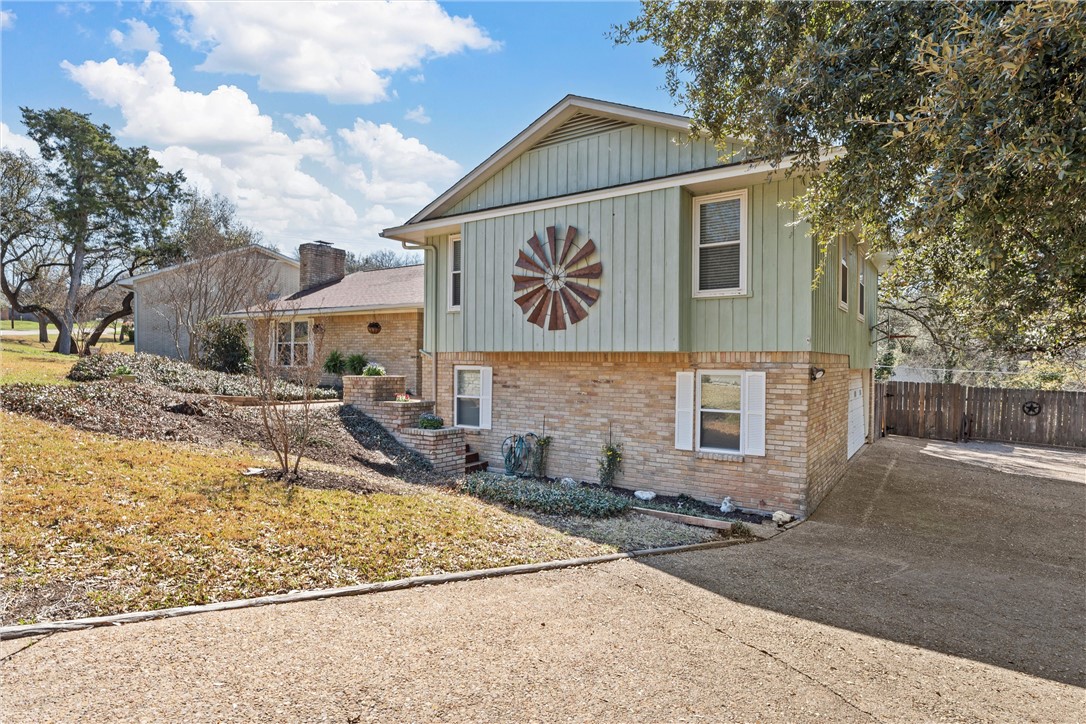 1016 Cardinal Drive, Woodway, Texas image 5