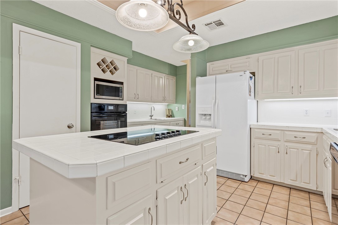 1016 Cardinal Drive, Woodway, Texas image 15