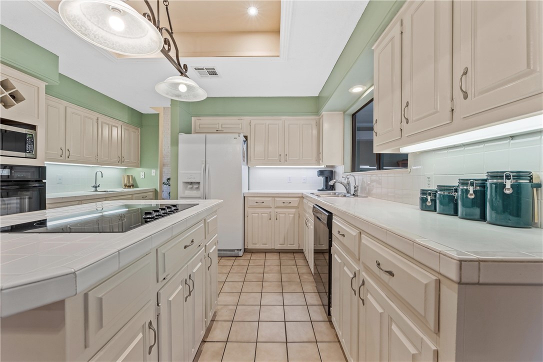 1016 Cardinal Drive, Woodway, Texas image 14