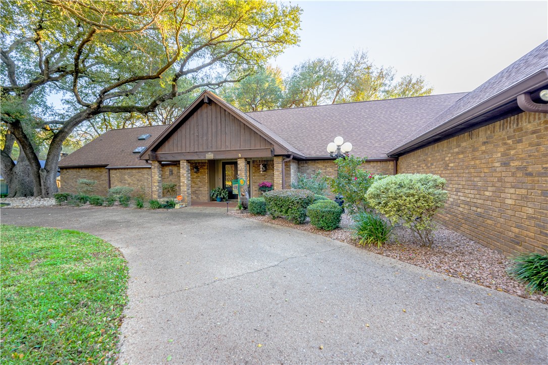 302 Leafy Hollow Lane, McGregor, Texas image 4