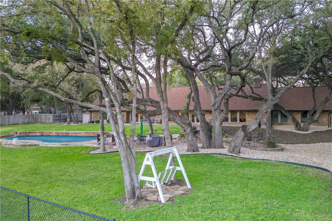 302 Leafy Hollow Lane, McGregor, Texas image 45