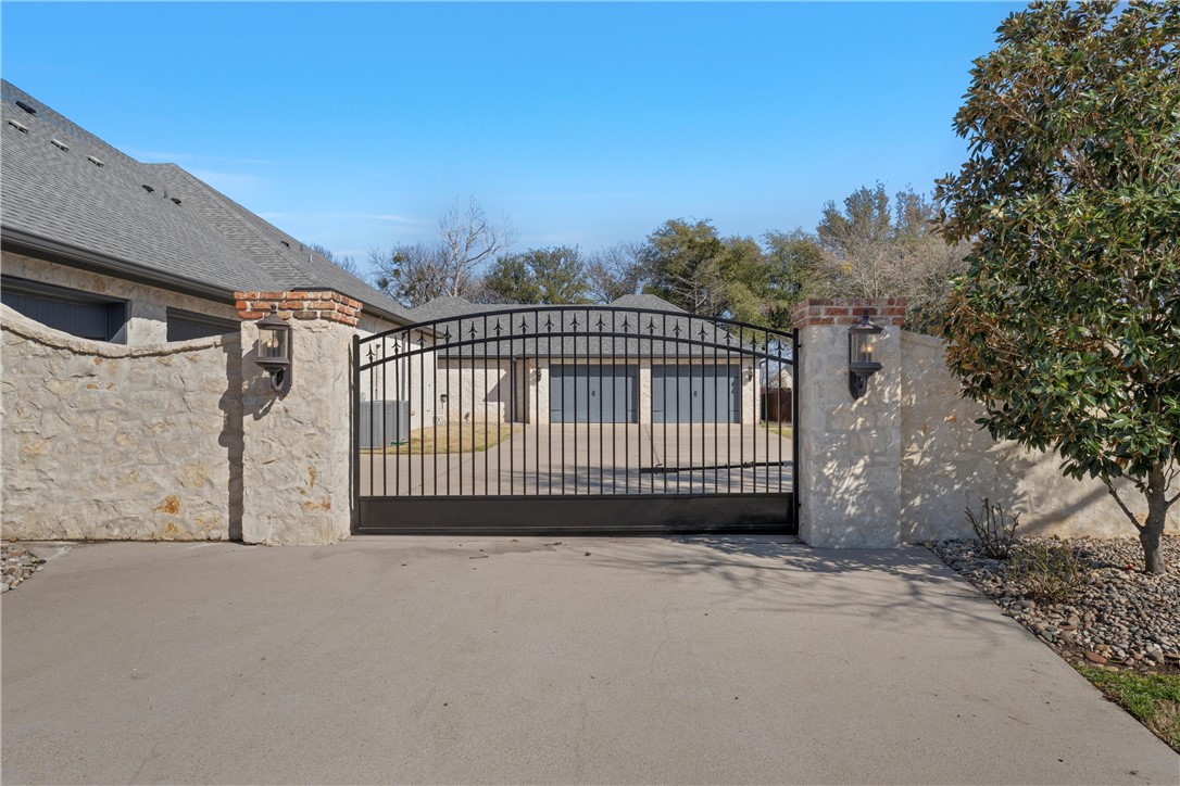 11030 Hidden Bluff Blf, McGregor, Texas image 12