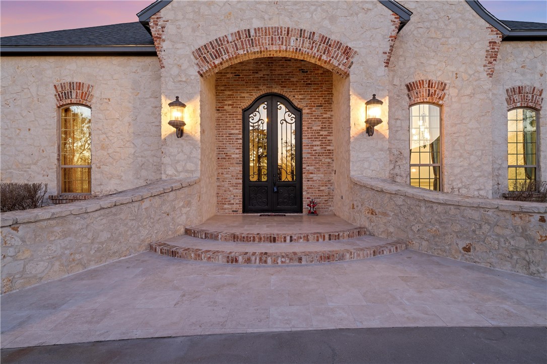 11030 Hidden Bluff Blf, McGregor, Texas image 5