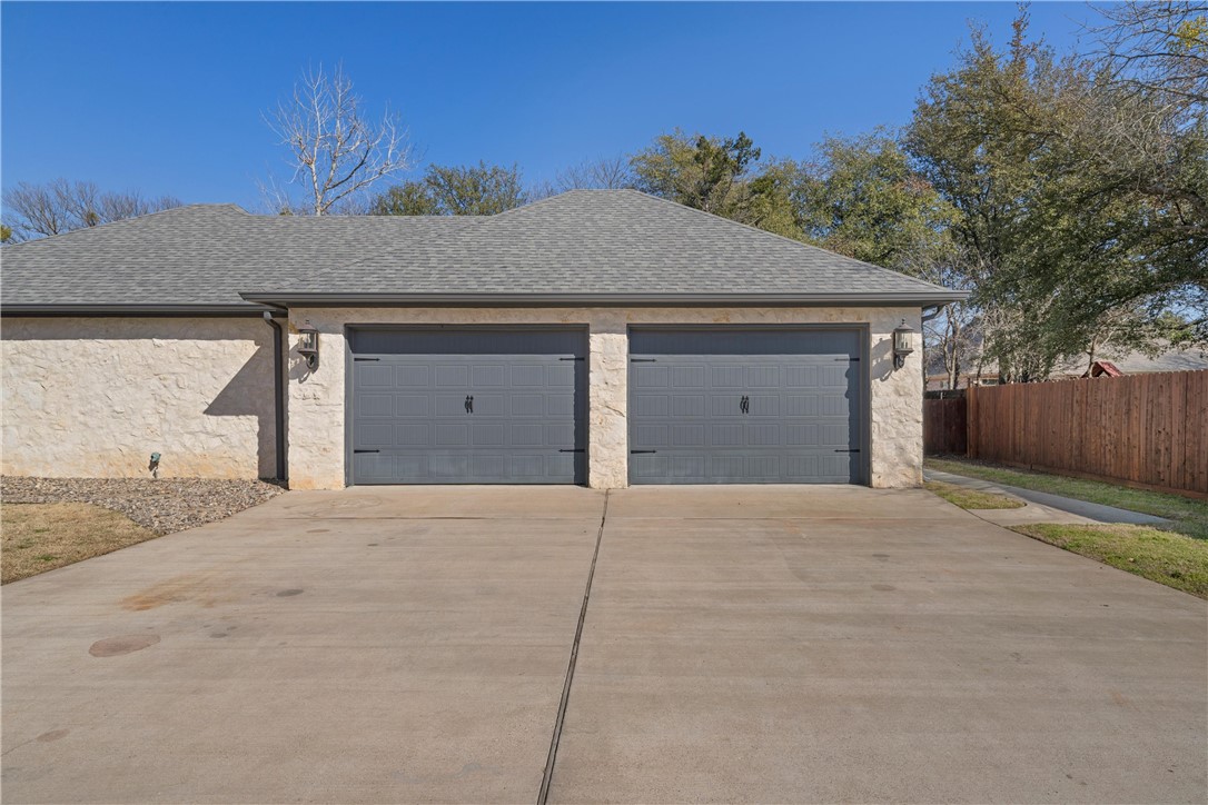 11030 Hidden Bluff Blf, McGregor, Texas image 18