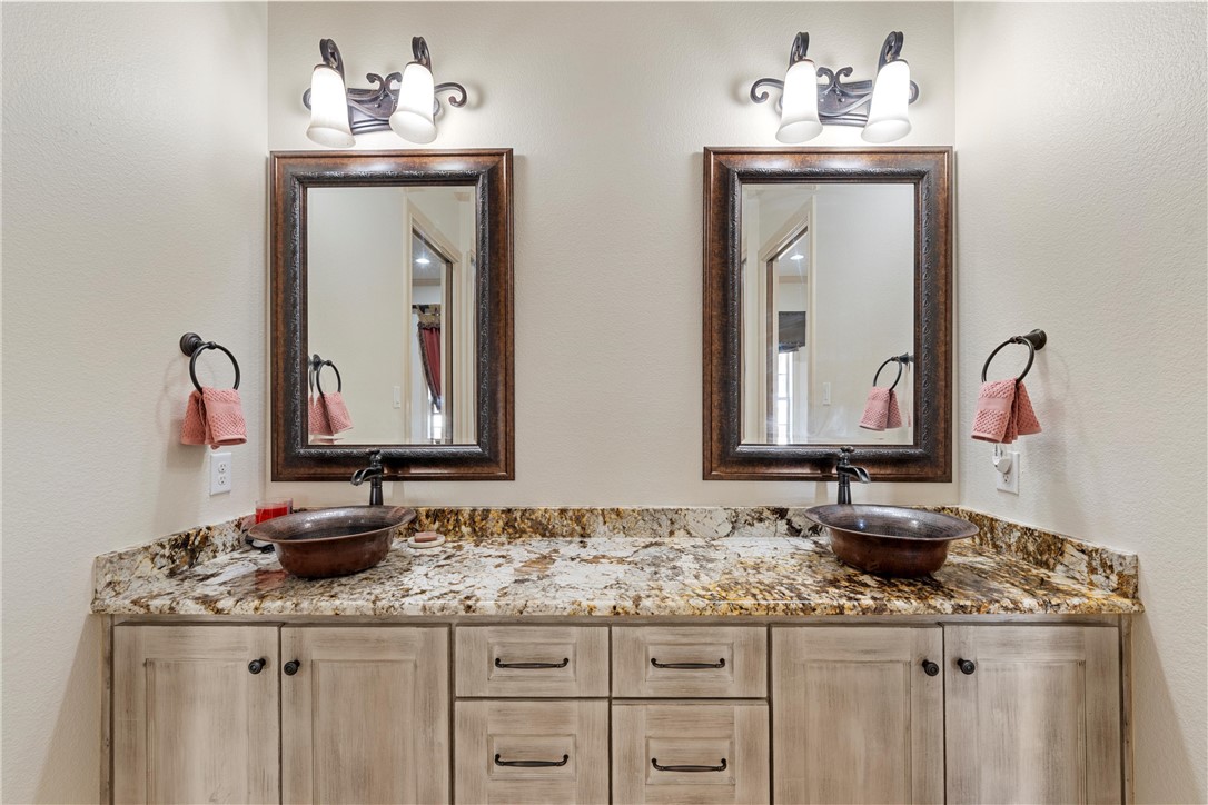 11030 Hidden Bluff Blf, McGregor, Texas image 37