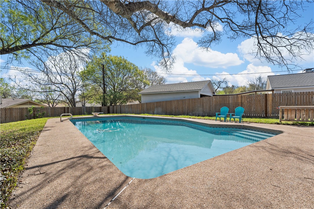 741 Ivy Ann Drive, Woodway, Texas image 38