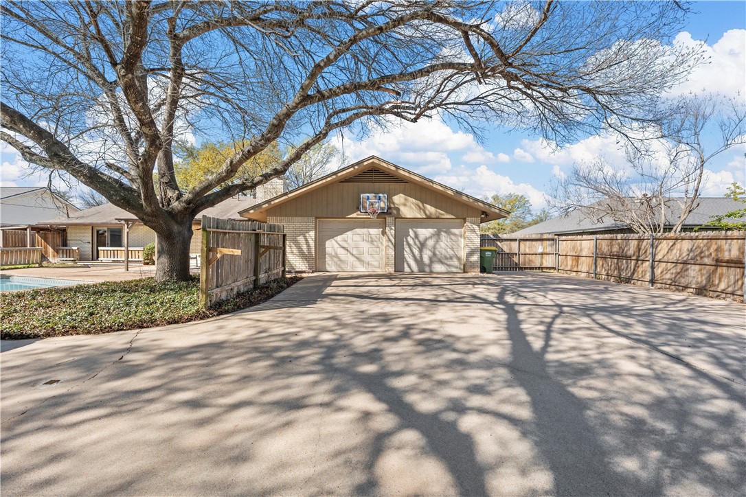 741 Ivy Ann Drive, Woodway, Texas image 10