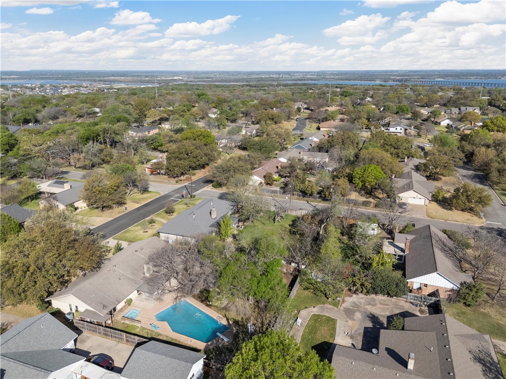 741 Ivy Ann Drive, Woodway, Texas image 3