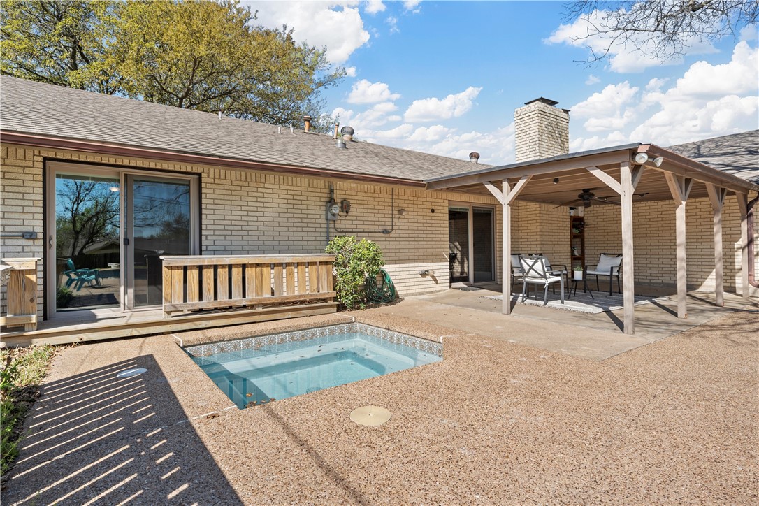 741 Ivy Ann Drive, Woodway, Texas image 5