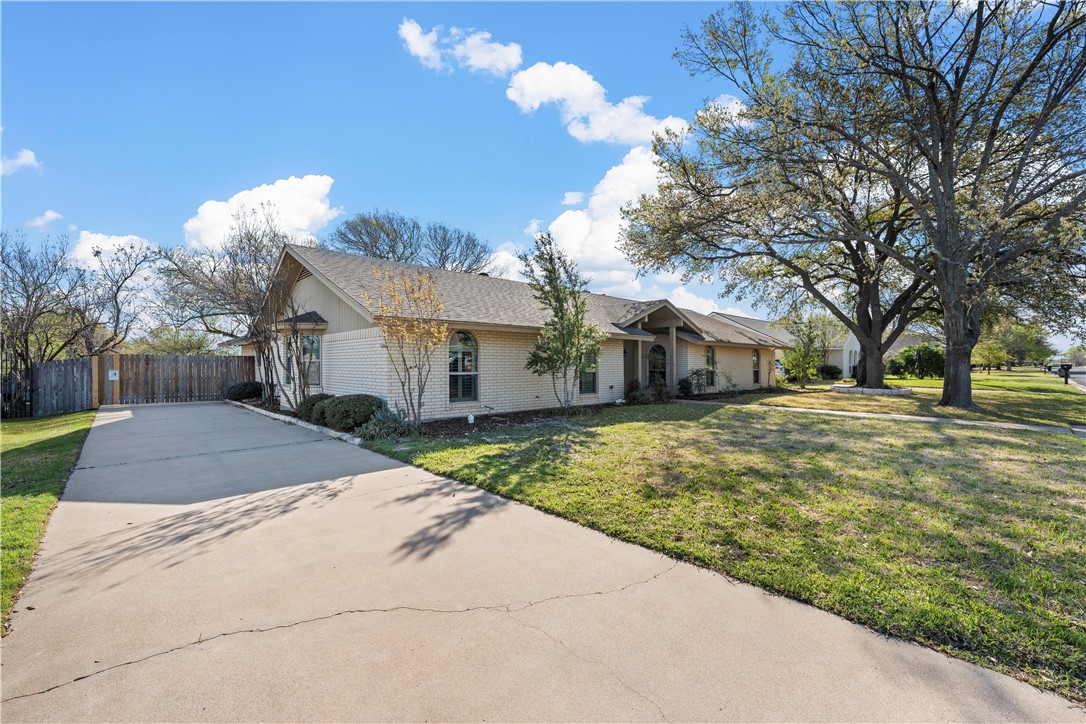 741 Ivy Ann Drive, Woodway, Texas image 9