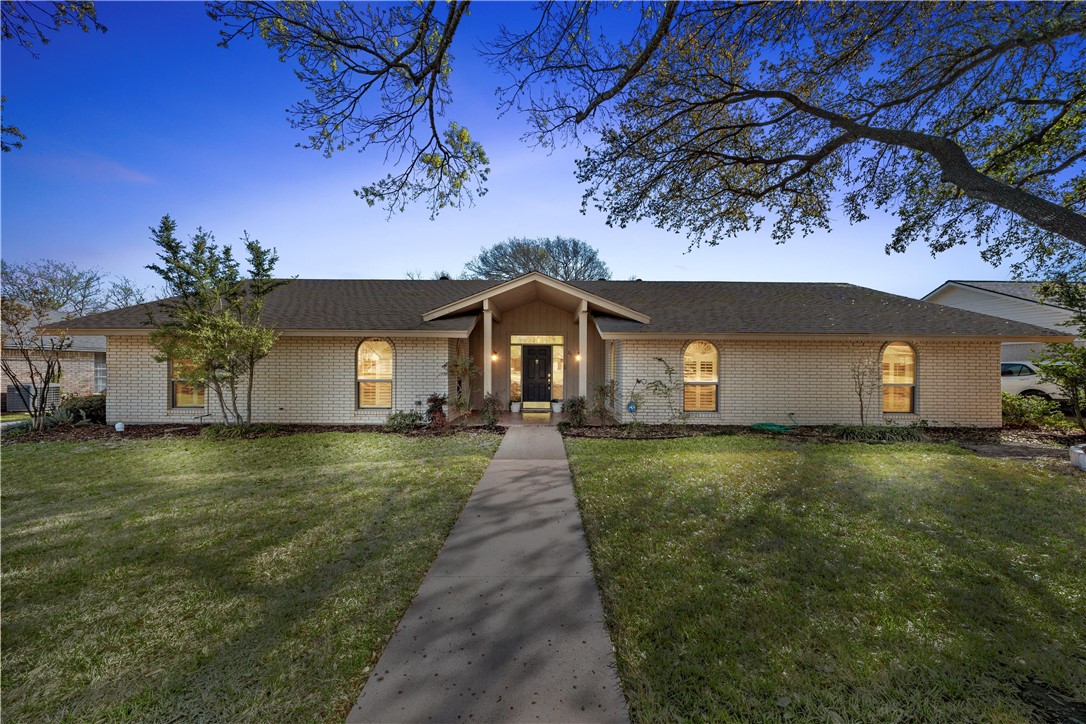 741 Ivy Ann Drive, Woodway, Texas image 1