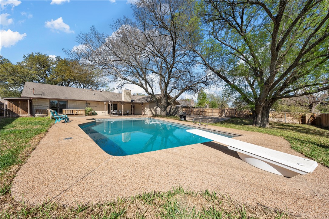741 Ivy Ann Drive, Woodway, Texas image 39