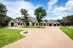 1136 Queen Elizabeth Drive, McGregor, Texas image 2