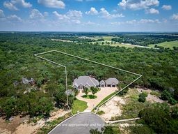 1136 Queen Elizabeth Drive, McGregor, Texas image 1