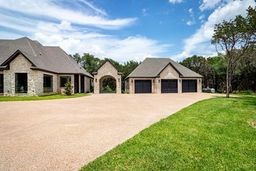 1136 Queen Elizabeth Drive, McGregor, Texas image 5