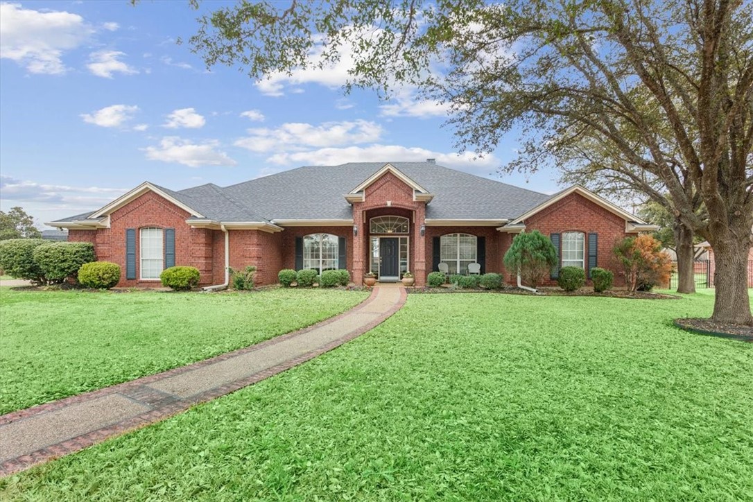 122 Greentree Drive, Crawford, Texas image 4