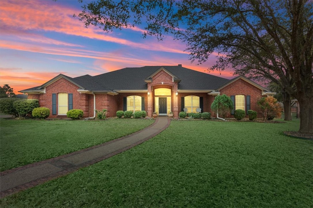 122 Greentree Drive, Crawford, Texas image 1
