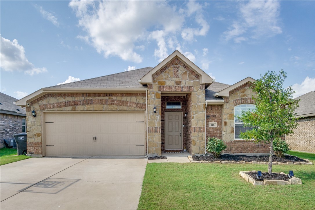 416 Sandhurst Drive, Fort Worth, Texas image 1