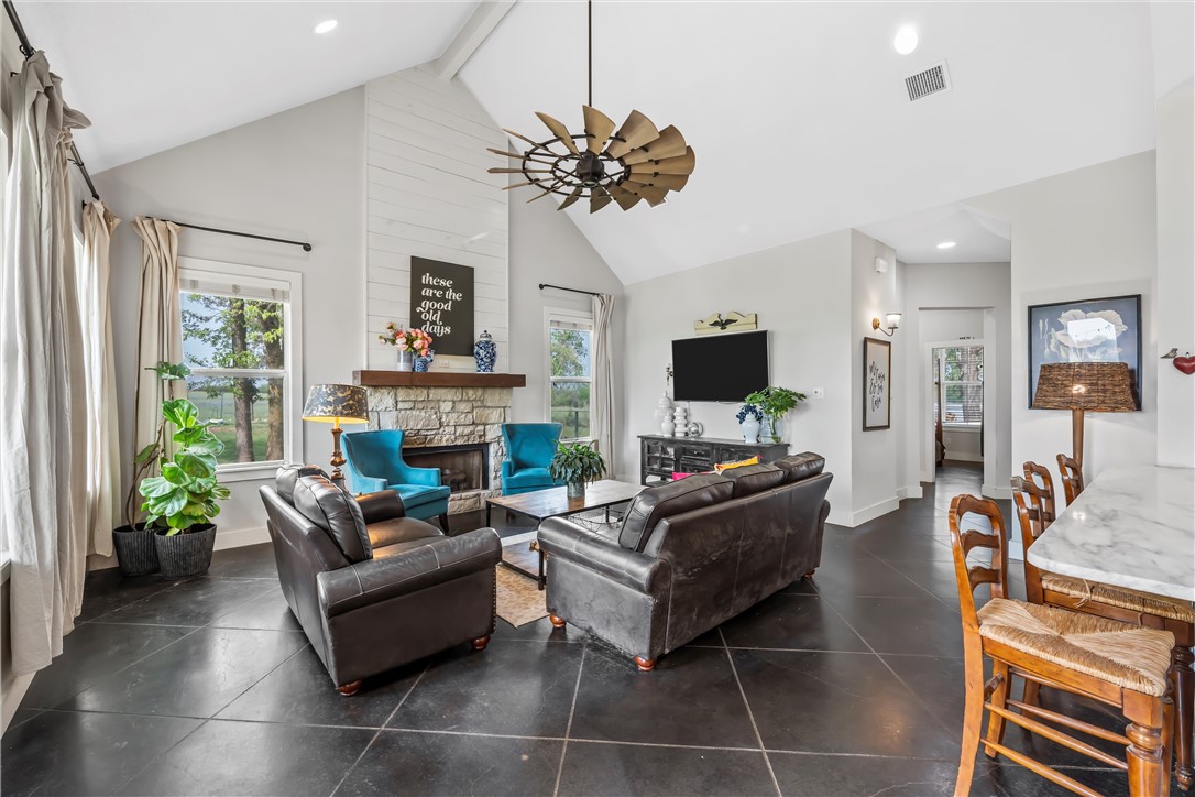 1074 Lifestyle Lane, McGregor, Texas image 10