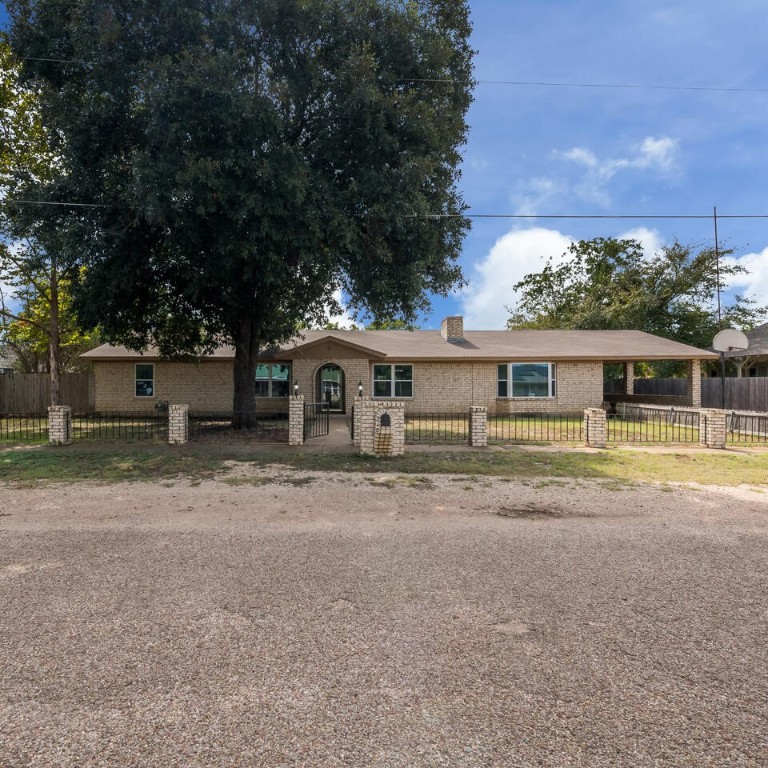 710 W 4th Street, McGregor, Texas image 1