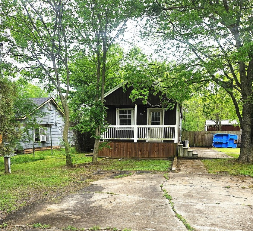 916 W Angeline Street, Groesbeck, Texas image 2