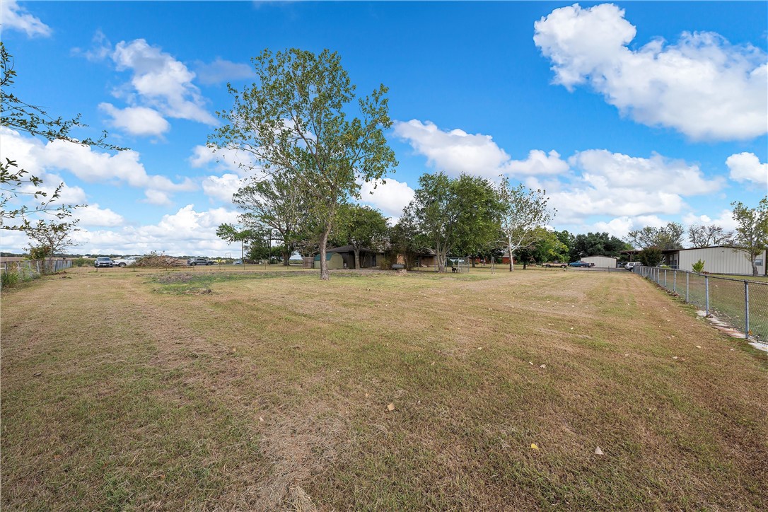 219 Tree Top Drive, West, Texas image 23