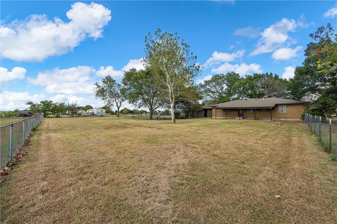 219 Tree Top Drive, West, Texas image 21