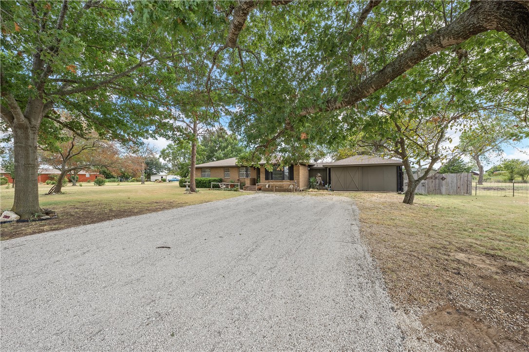 219 Tree Top Drive, West, Texas image 3